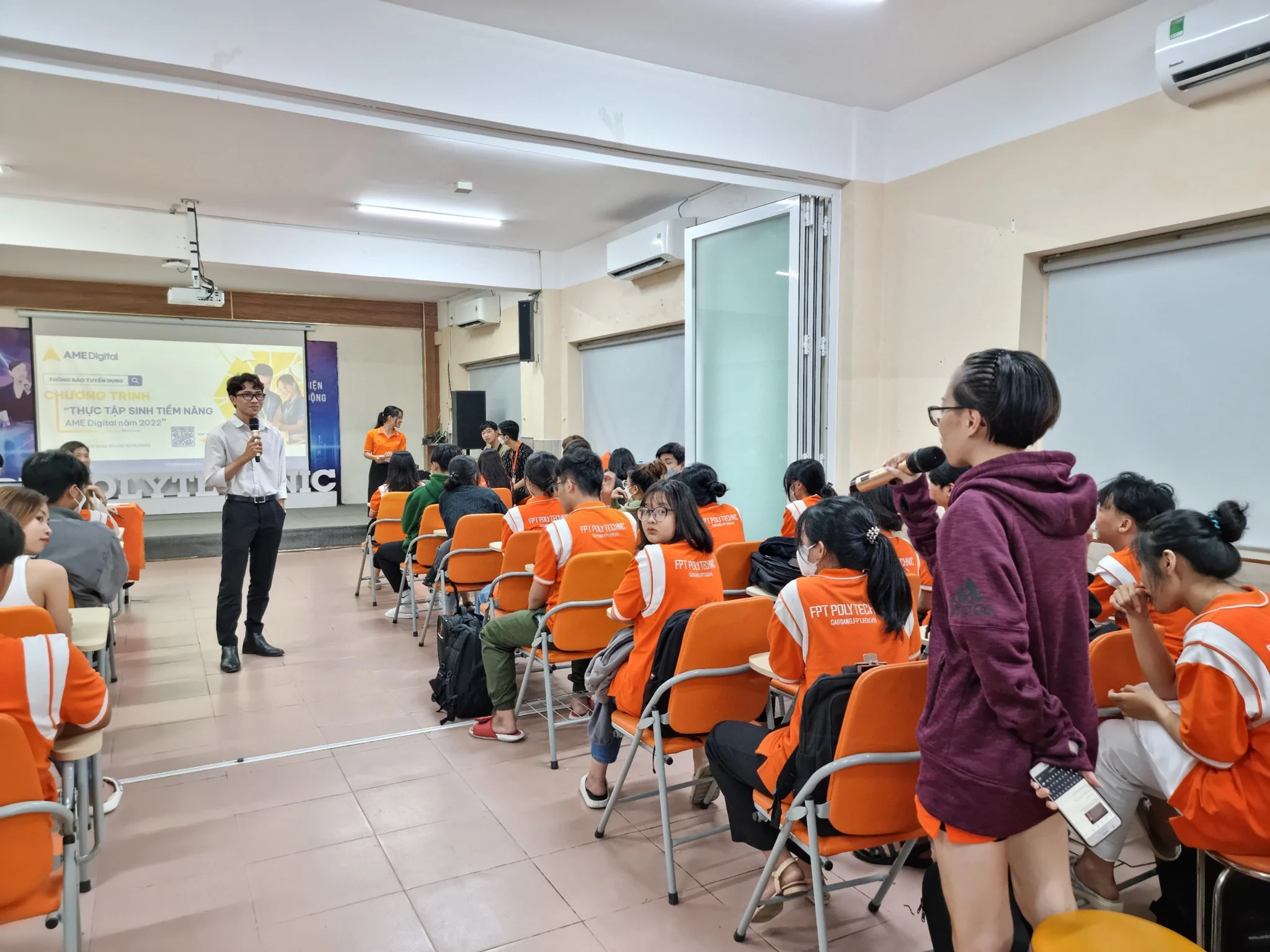 Nhân tương tác trả lời sinh viên FPT Polytechnic