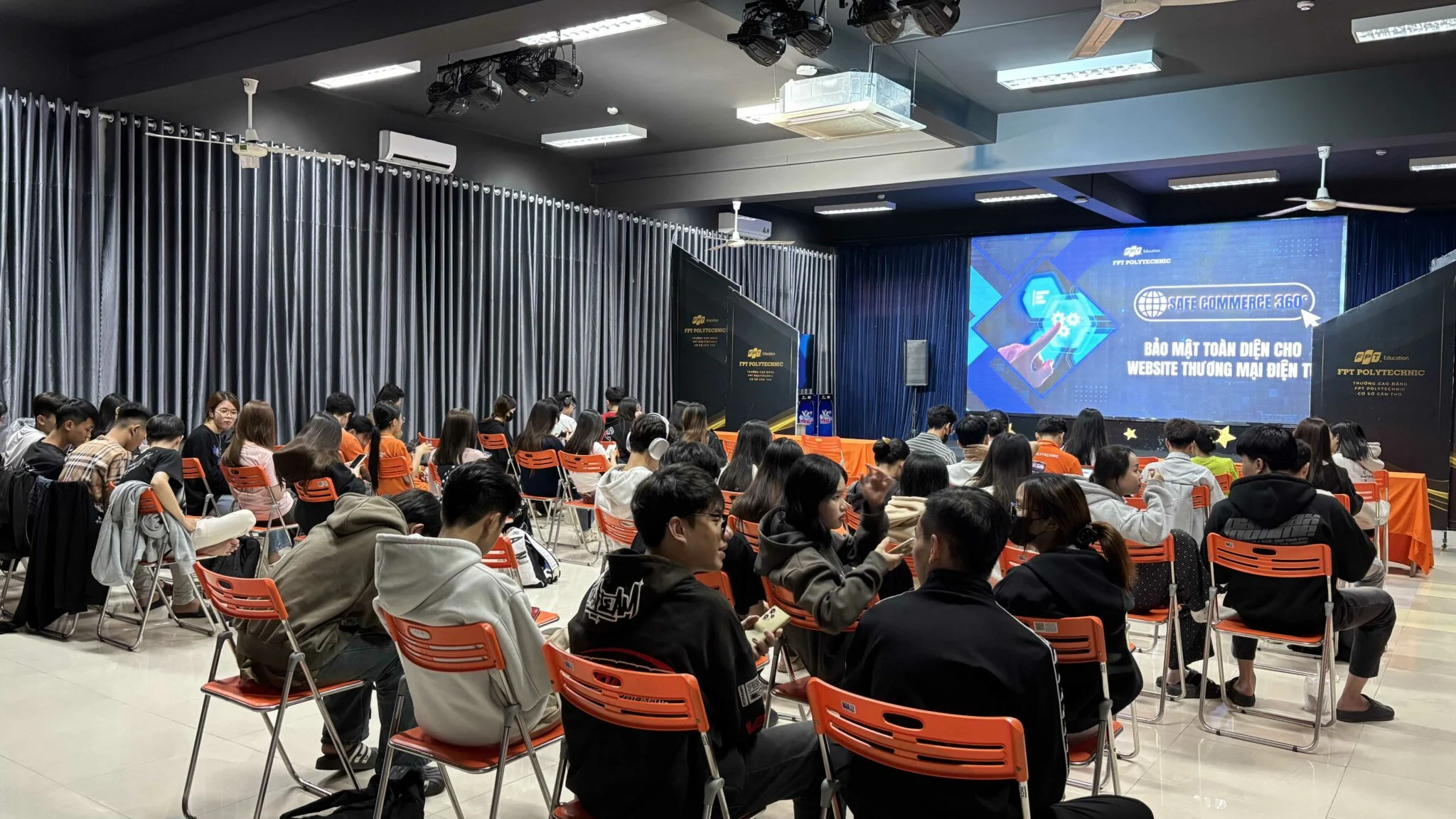 Sinh viên Digital Marketing tại FPT Polytechnic tham gia Workshop Safe Commerce 360°