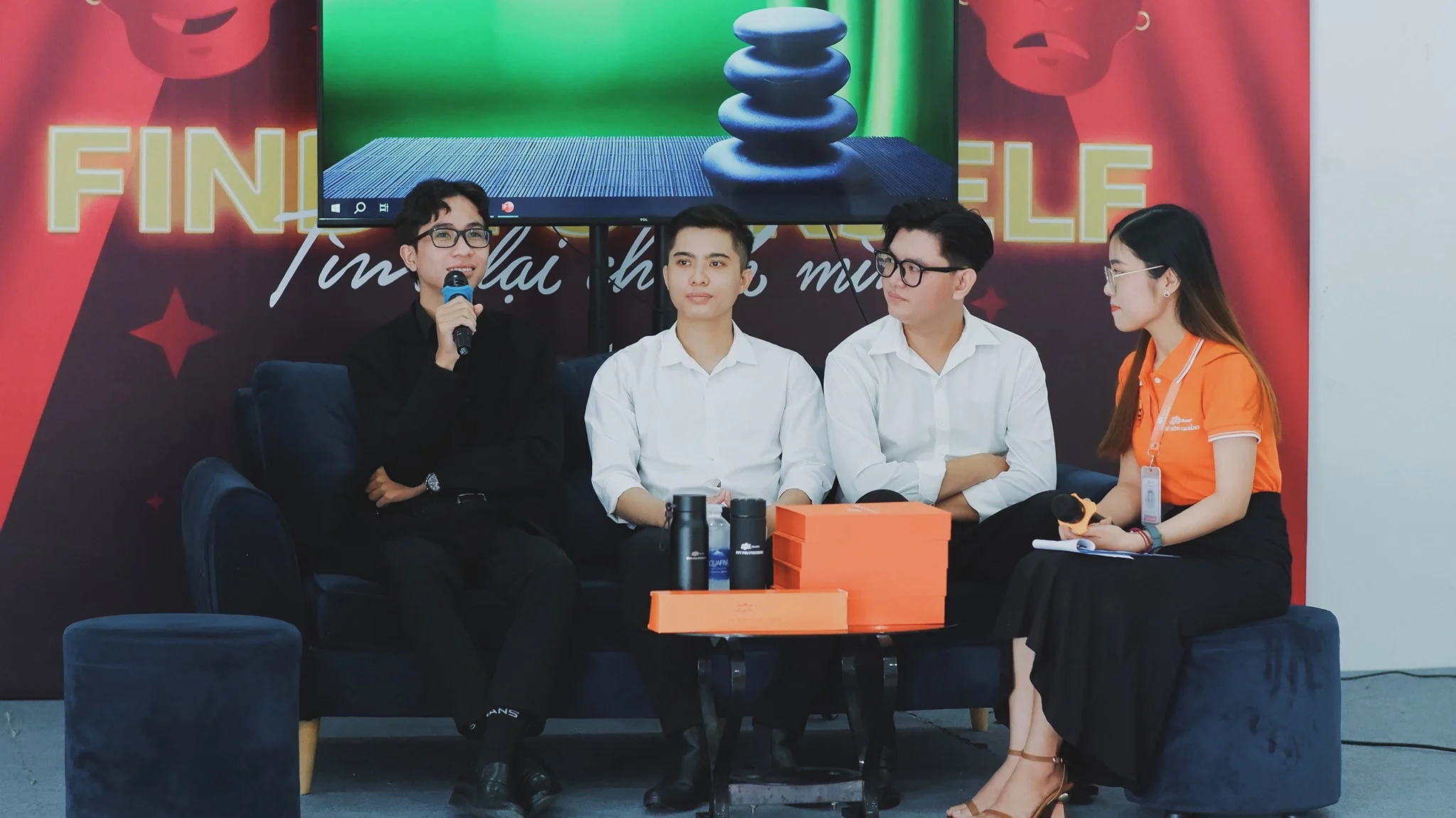 Nhân trả lời câu hỏi sinh viên FPT Polyschool Cần Thơ