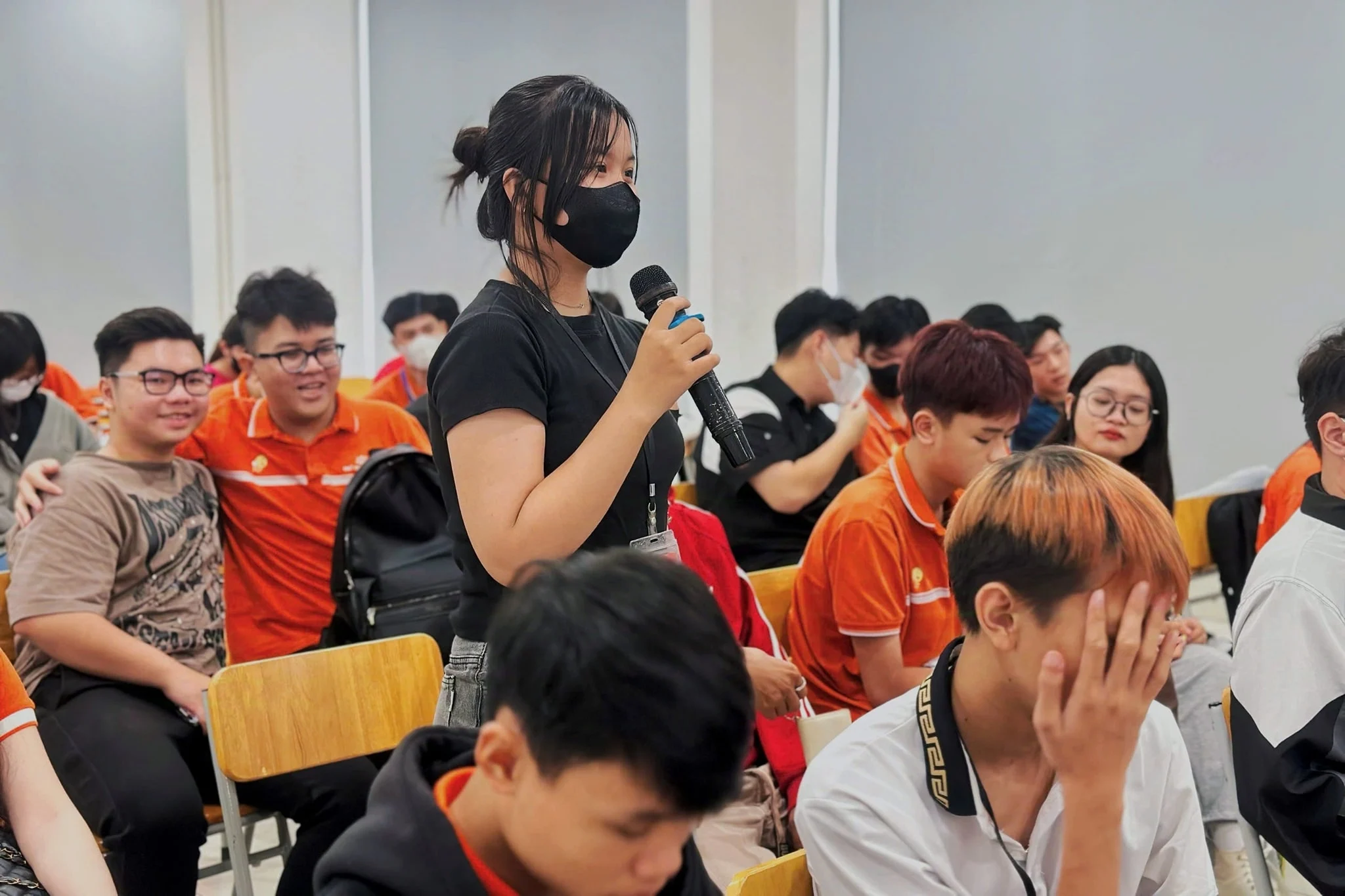 Sinh viên FPT Polyschool tương tác tại Talkshow Giải mã thế giới Agency